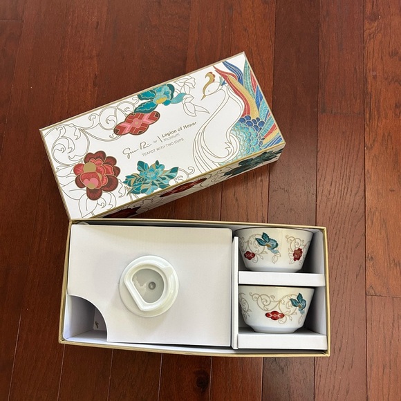 Guo Pei for Legion of Honor SF tea pot w/ 2 cups set new in box collectible - Picture 2 of 14